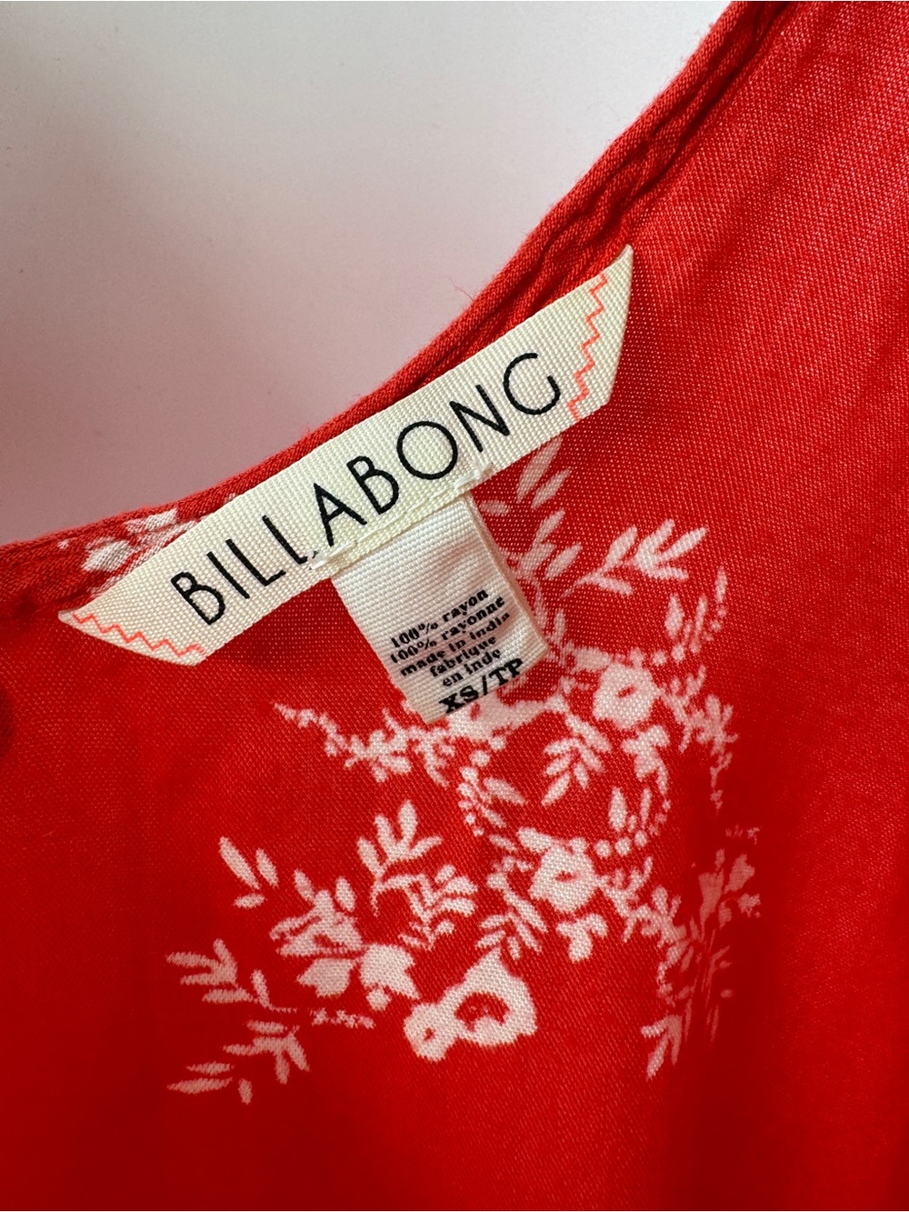 Billabong Red Floral Long Sleeve Blouse – Women's XS (Fits Up to Medium) - Picture 4 of 9